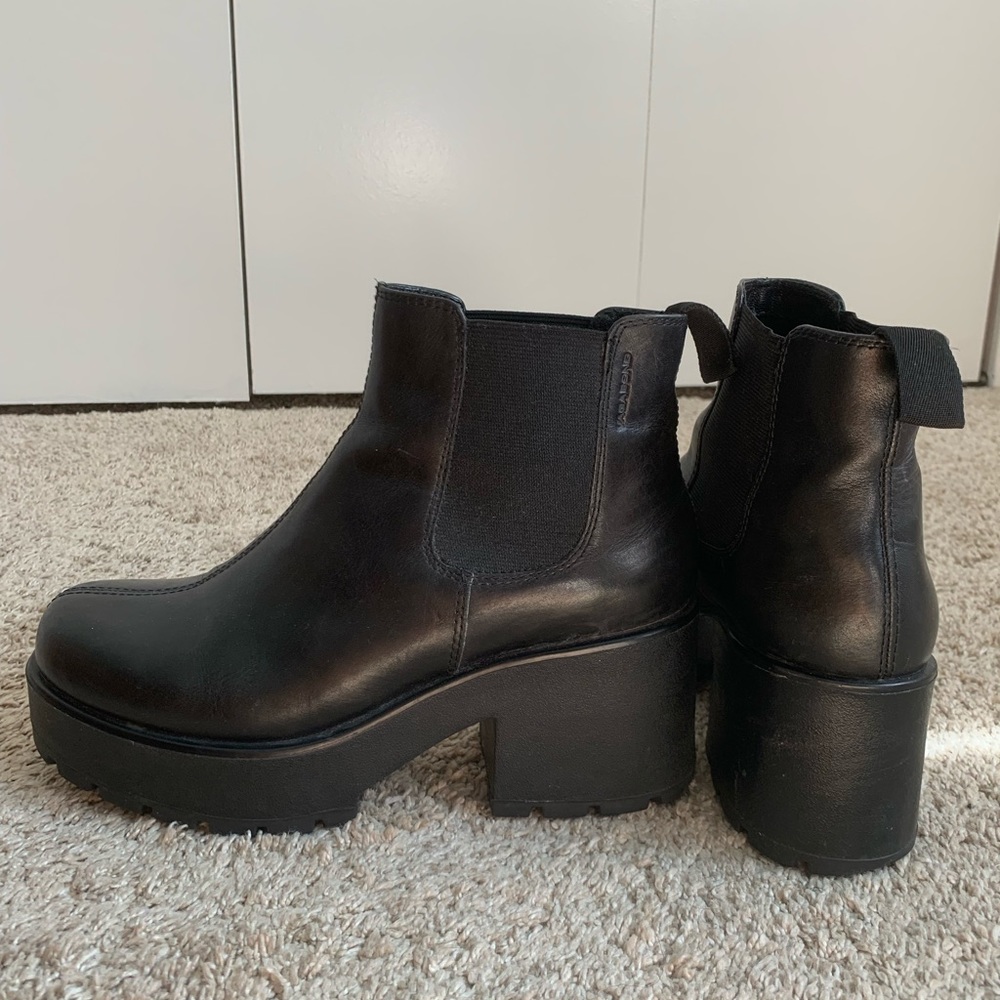 Dioon Platform Chelsea Booties